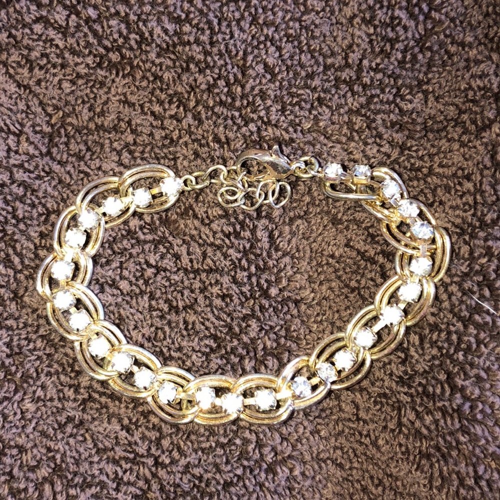 Gold bracelet with diamonds